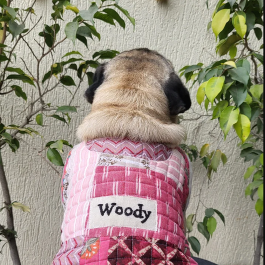 Chaqueta para mascota rosa con patchwork