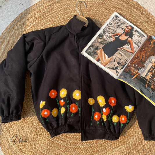 Schwarze bestickte Wolljacke