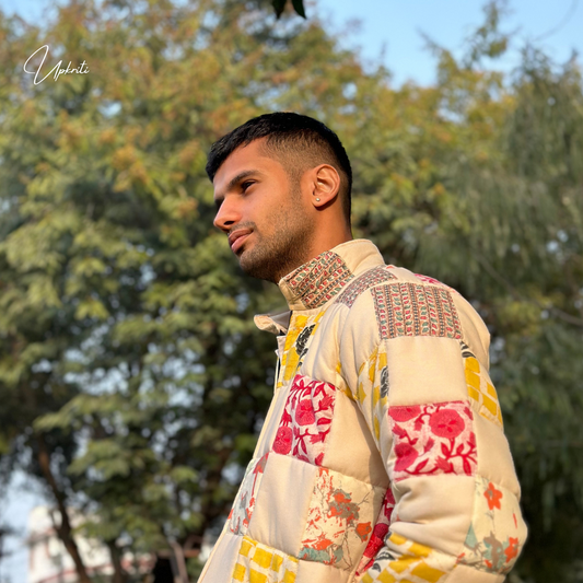 Gesteppte Unisex-Patchworkjacke in gebrochenem Weiß