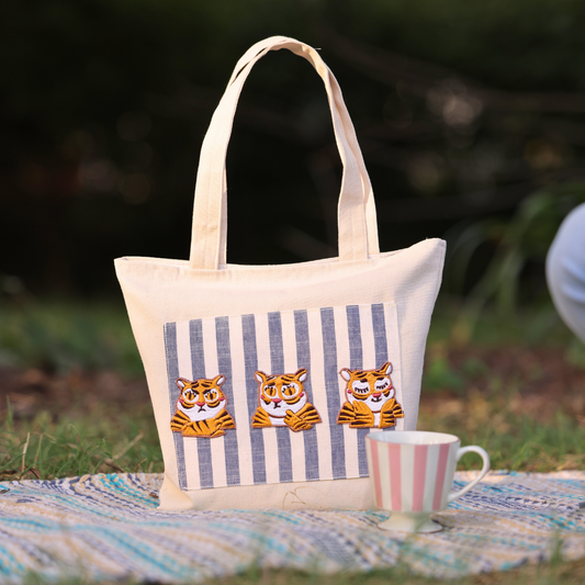 Cub and Canvas tote bag