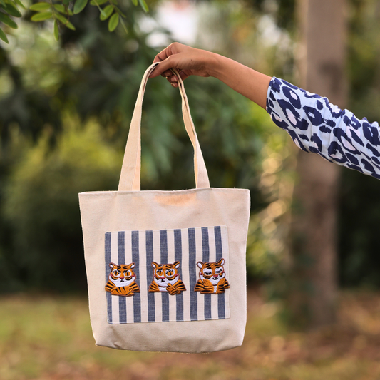 Cub and Canvas tote bag