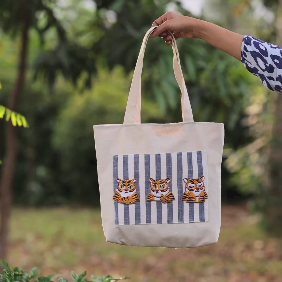 Cub and Canvas tote bag